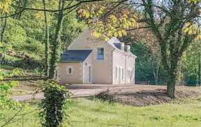 Two-Bedroom Holiday Home in Cravant les Coteaux